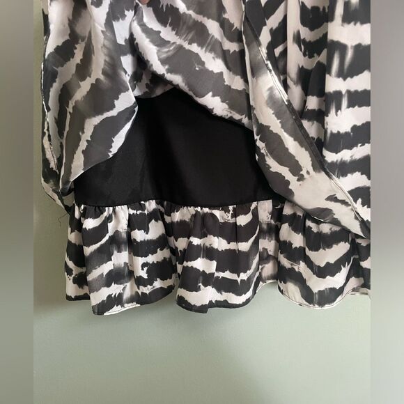 Guess Black and White Zebra Tie Dye Drop Waist T Back Mini Dress SZ 6 - Picture 4 of 9